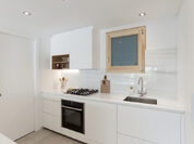 Mobiliario integral blanco y roble