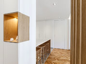 Mobiliario integral blanco y roble