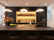 Cocina oscura, elegante y sofisticada