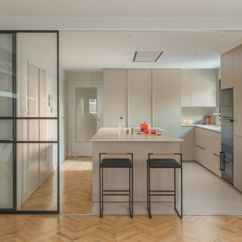 Cocina semiabierta, amplitud y versatilidad