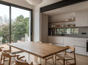 Cocina cashmere lineal abierta al salón