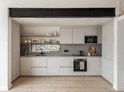 Cocina cashmere lineal abierta al salón