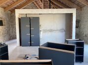 Cuina moderna en una masia restaurada