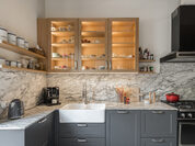 Cocina con carácter clásico y acabados elegantes